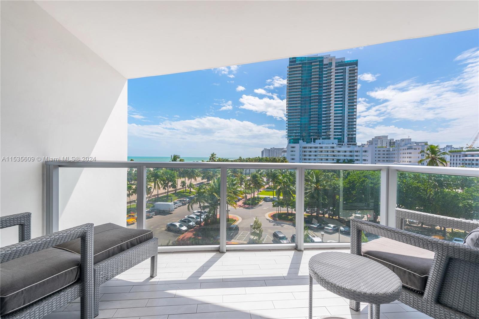 2201 Collins Ave # 514