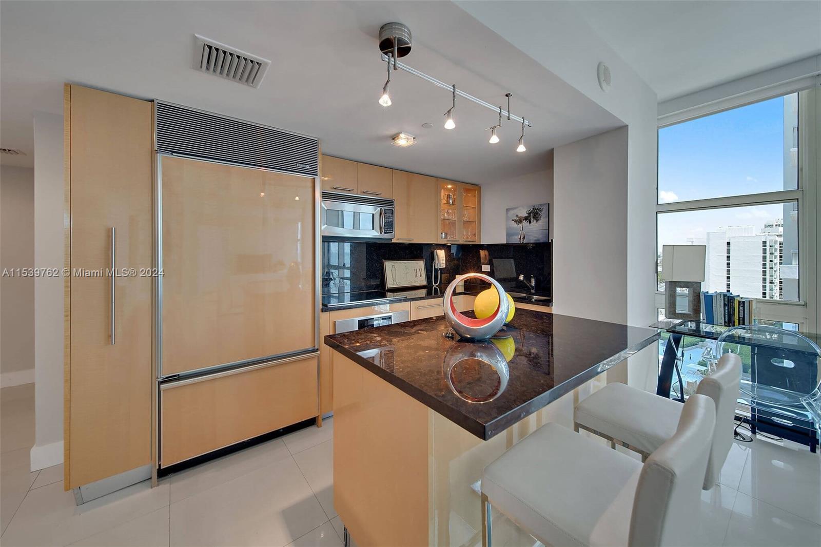 6801 Collins Ave # 1207
