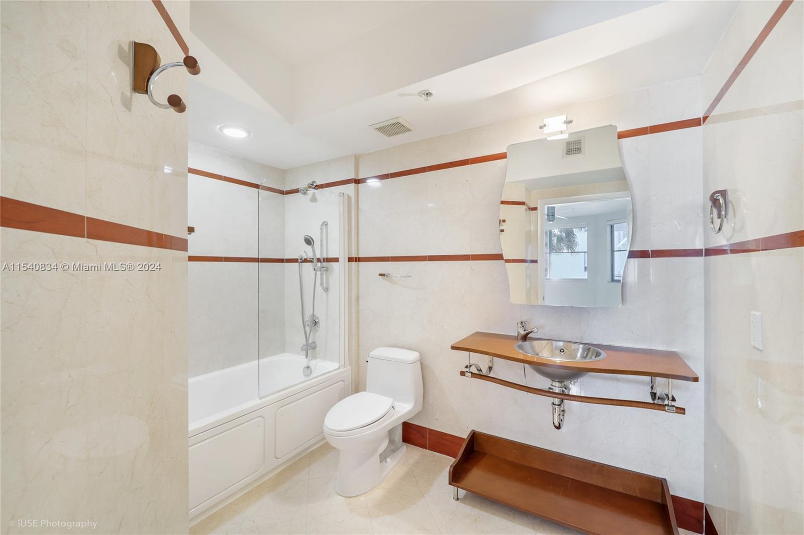 110 Washington Ave # 1414