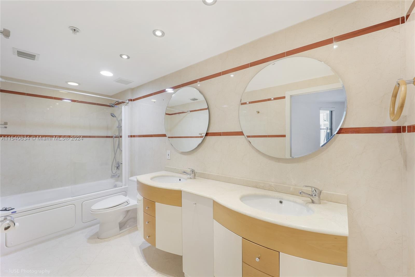 110 Washington Ave # 1414