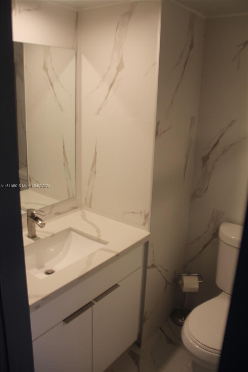 450 SW 3rd St # 5