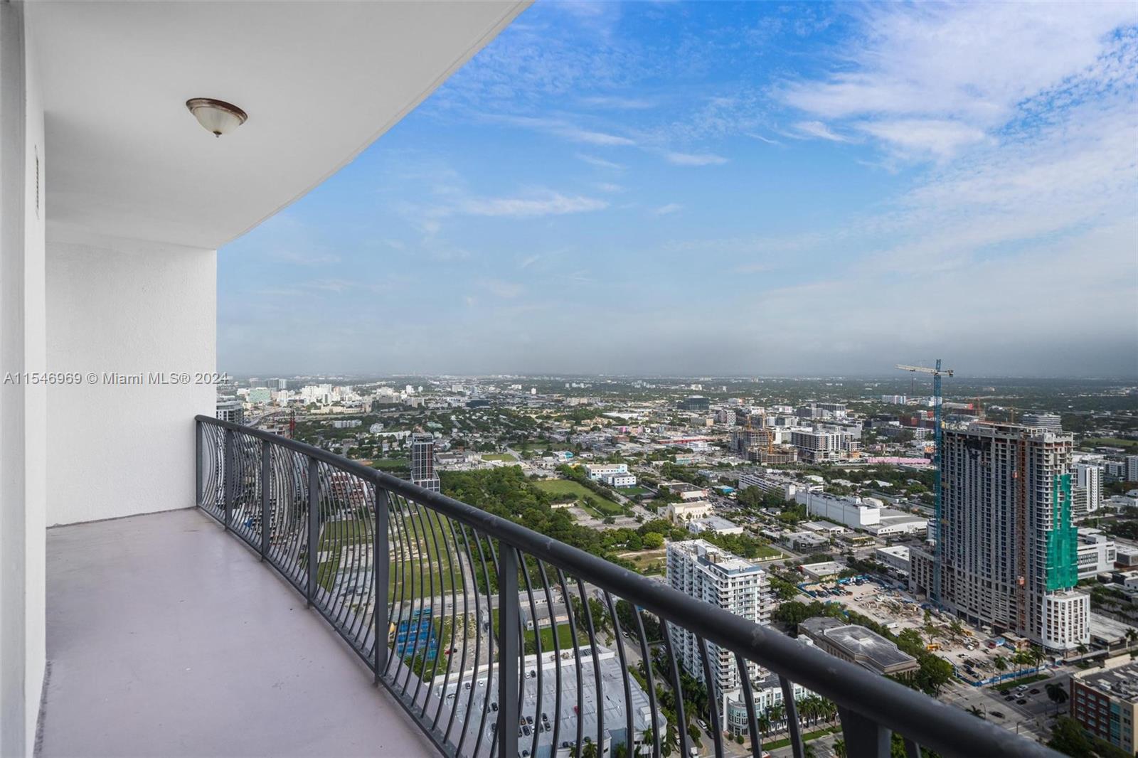 1750 N Bayshore Dr # 5611