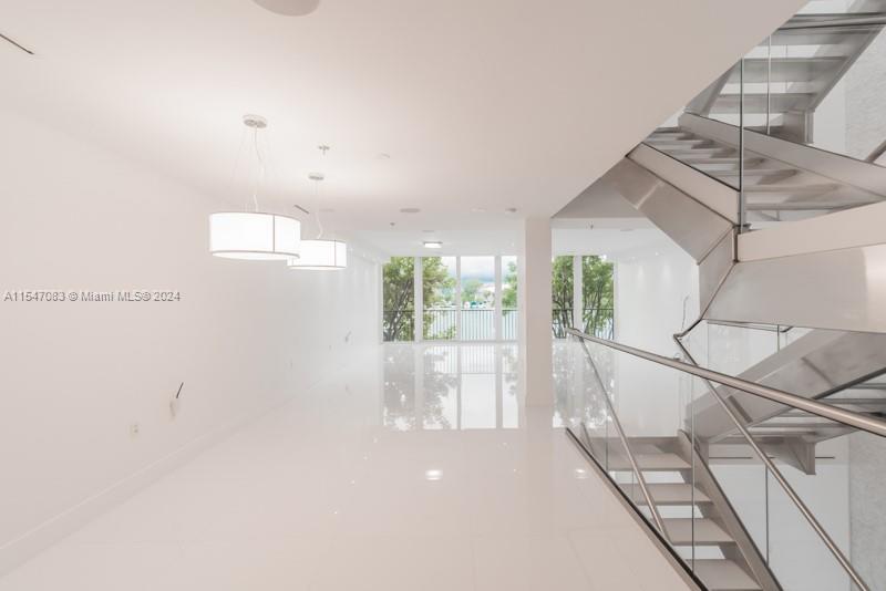 1000 VENETIAN WAY # 105