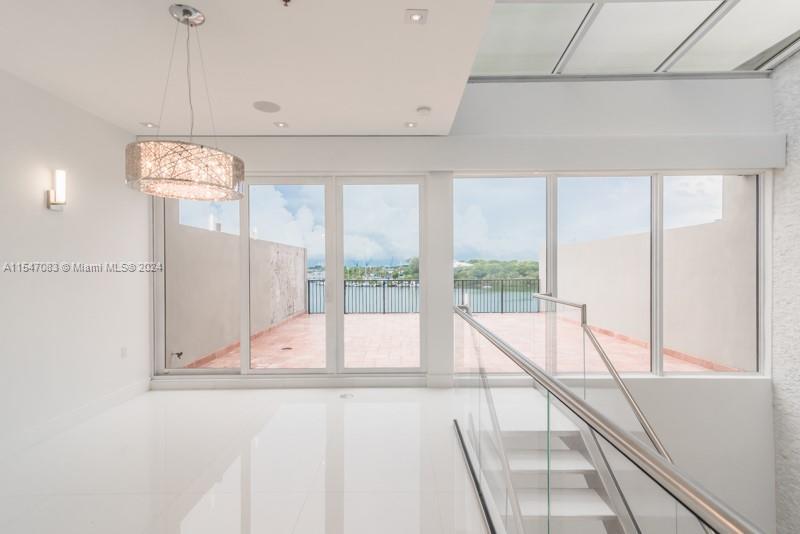 1000 VENETIAN WAY # 105