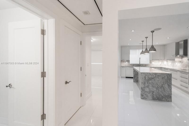 1000 VENETIAN WAY # 105
