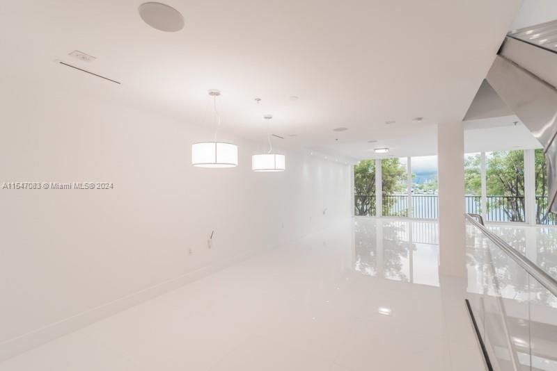 1000 VENETIAN WAY # 105