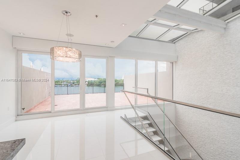 1000 VENETIAN WAY # 105