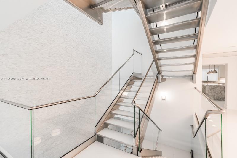 1000 VENETIAN WAY # 105