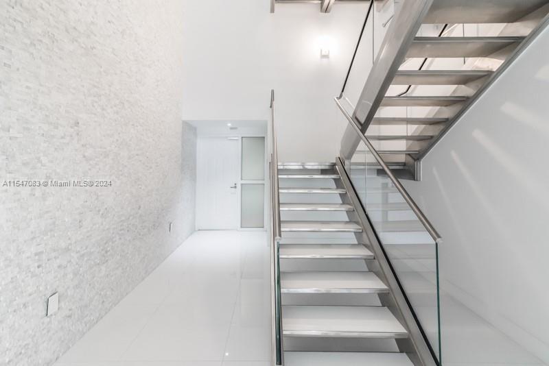 1000 VENETIAN WAY # 105