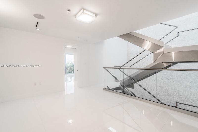 1000 VENETIAN WAY # 105
