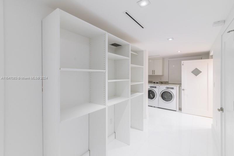 1000 VENETIAN WAY # 105