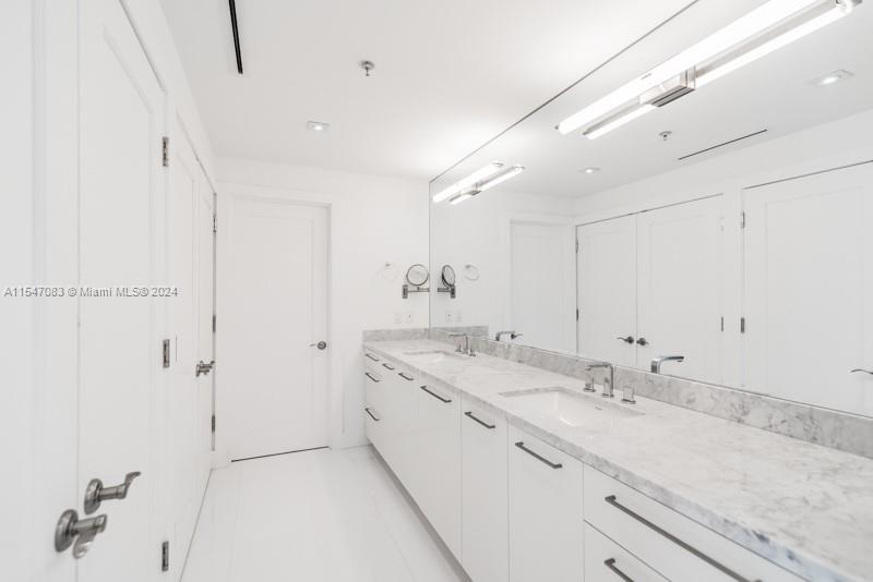 1000 VENETIAN WAY # 105