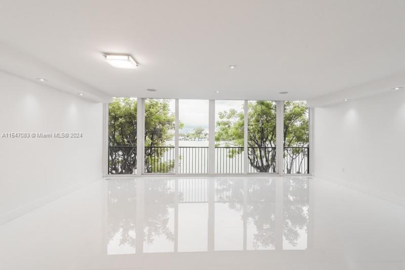 1000 VENETIAN WAY # 105