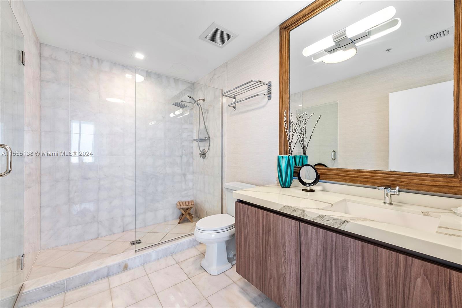 50 S Pointe Dr Unit: 1201/08