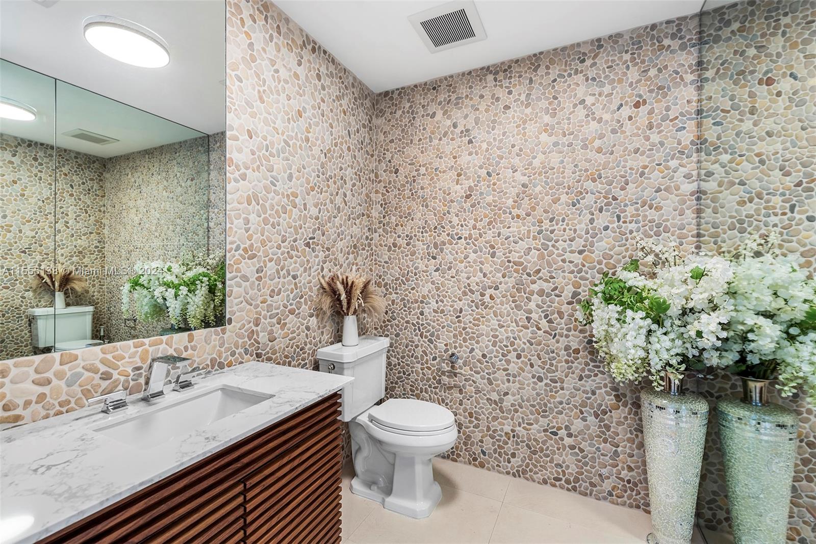 50 S Pointe Dr Unit: 1201/08