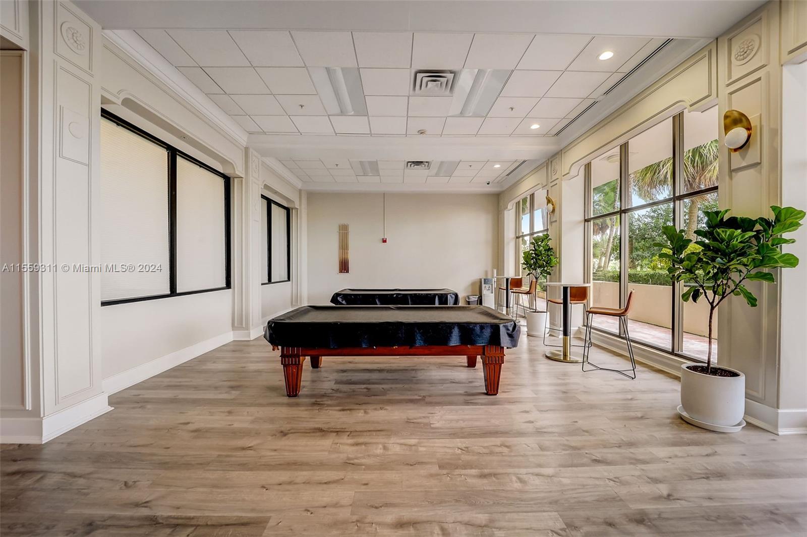 5600 Collins Ave # 9M