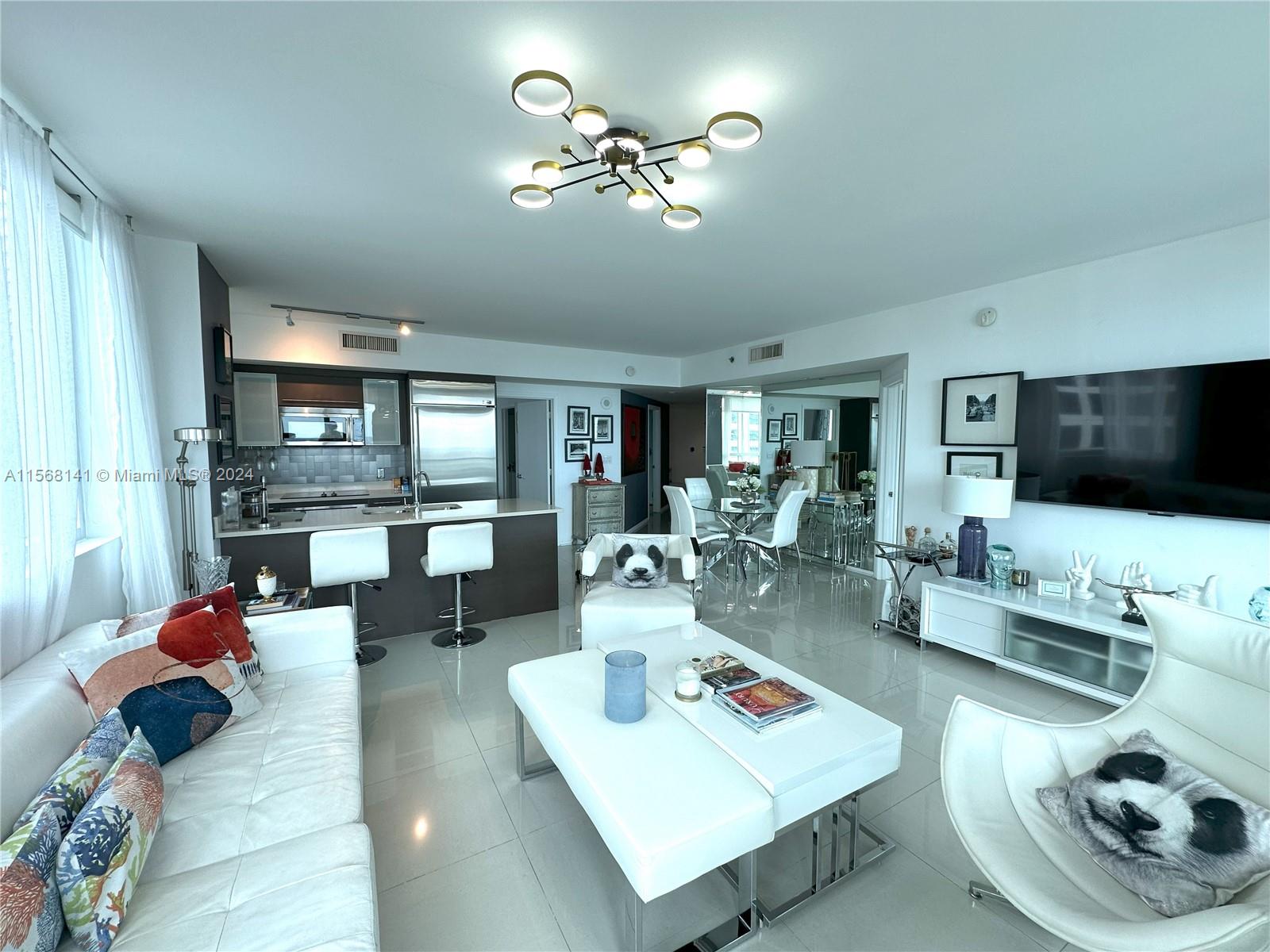 500 Brickell Ave # 3302