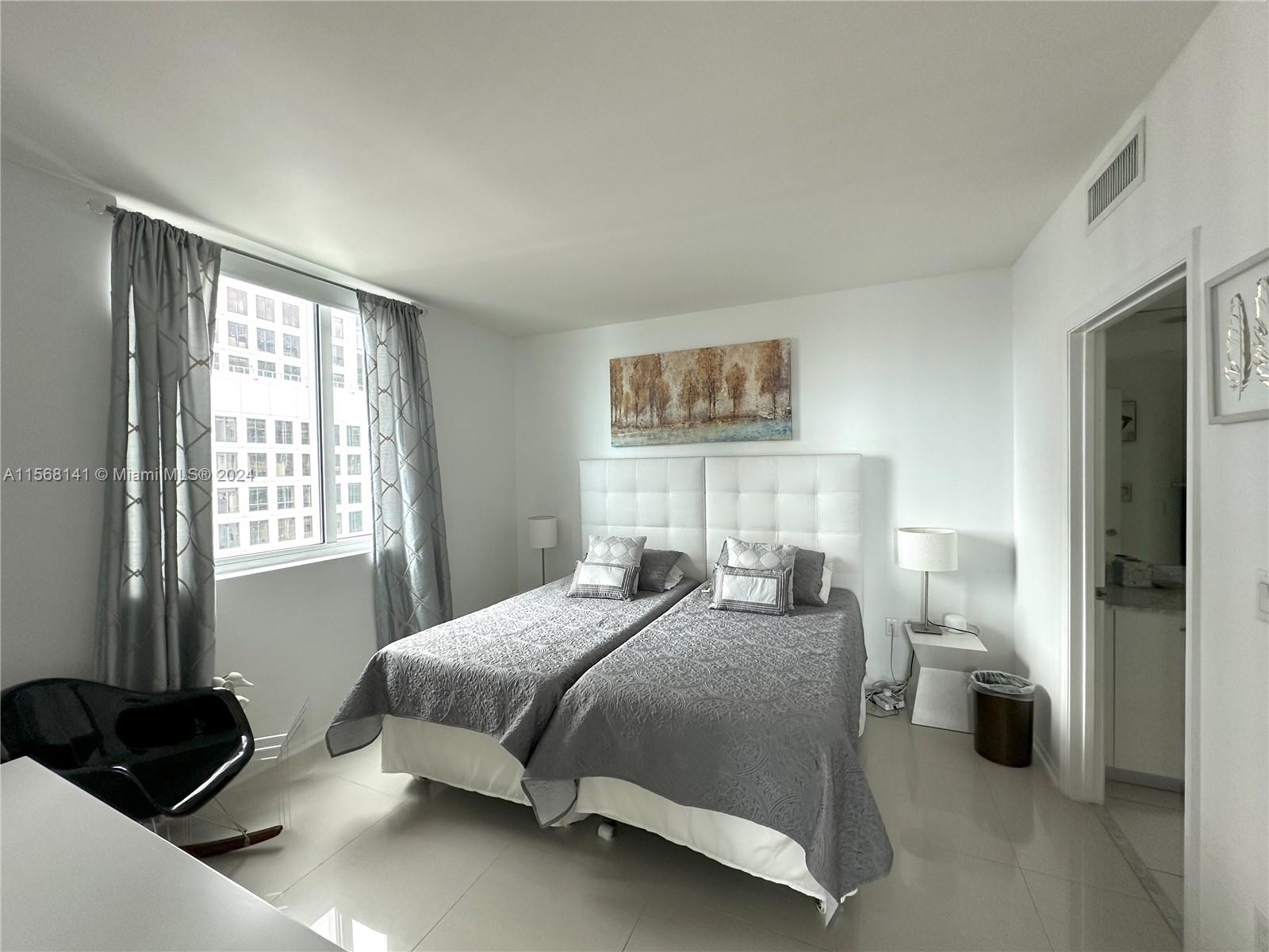 500 Brickell Ave # 3302