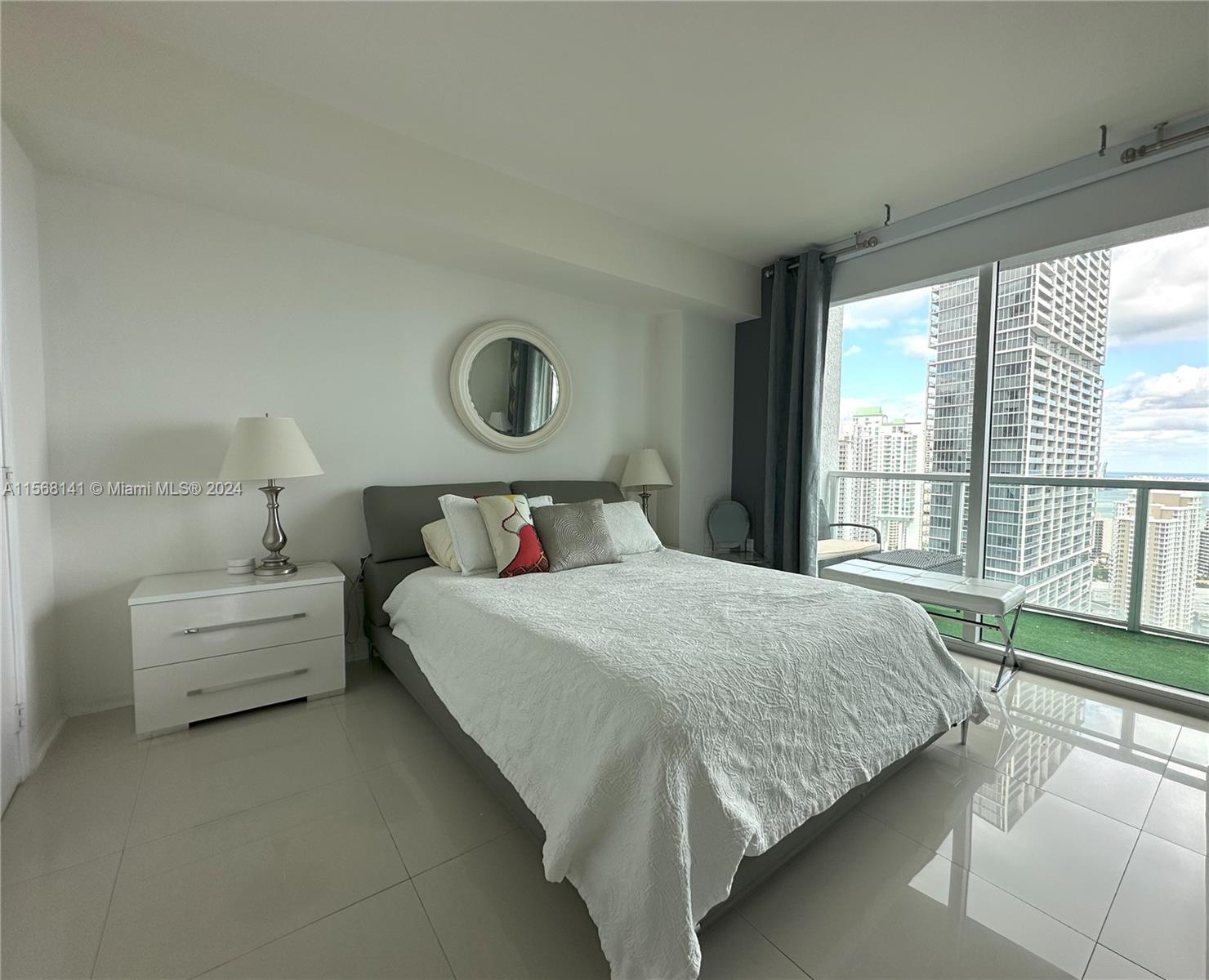 500 Brickell Ave # 3302