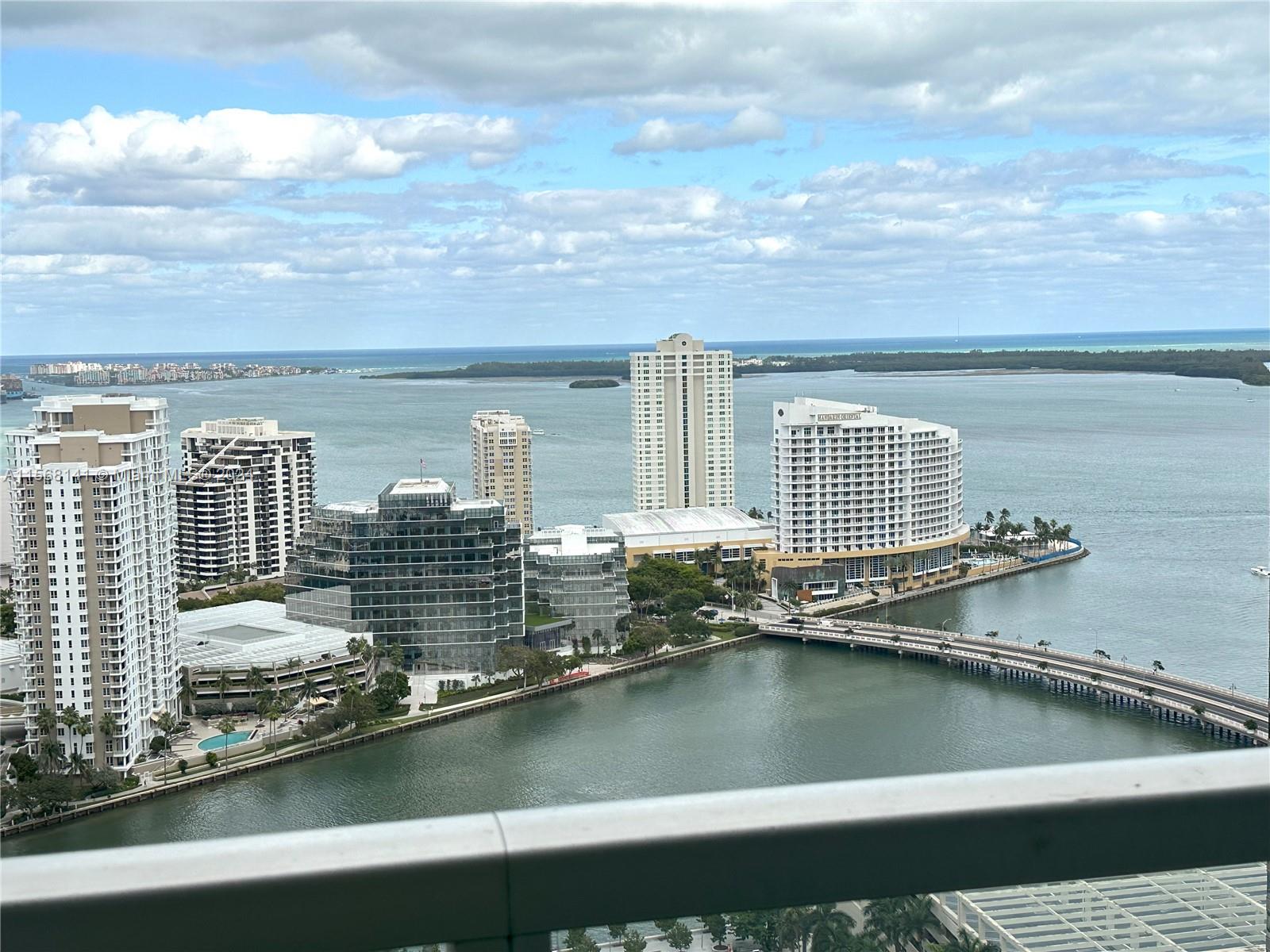 500 Brickell Ave # 3302