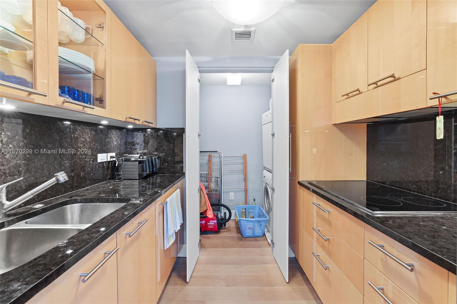 6801 Collins Ave # 1210