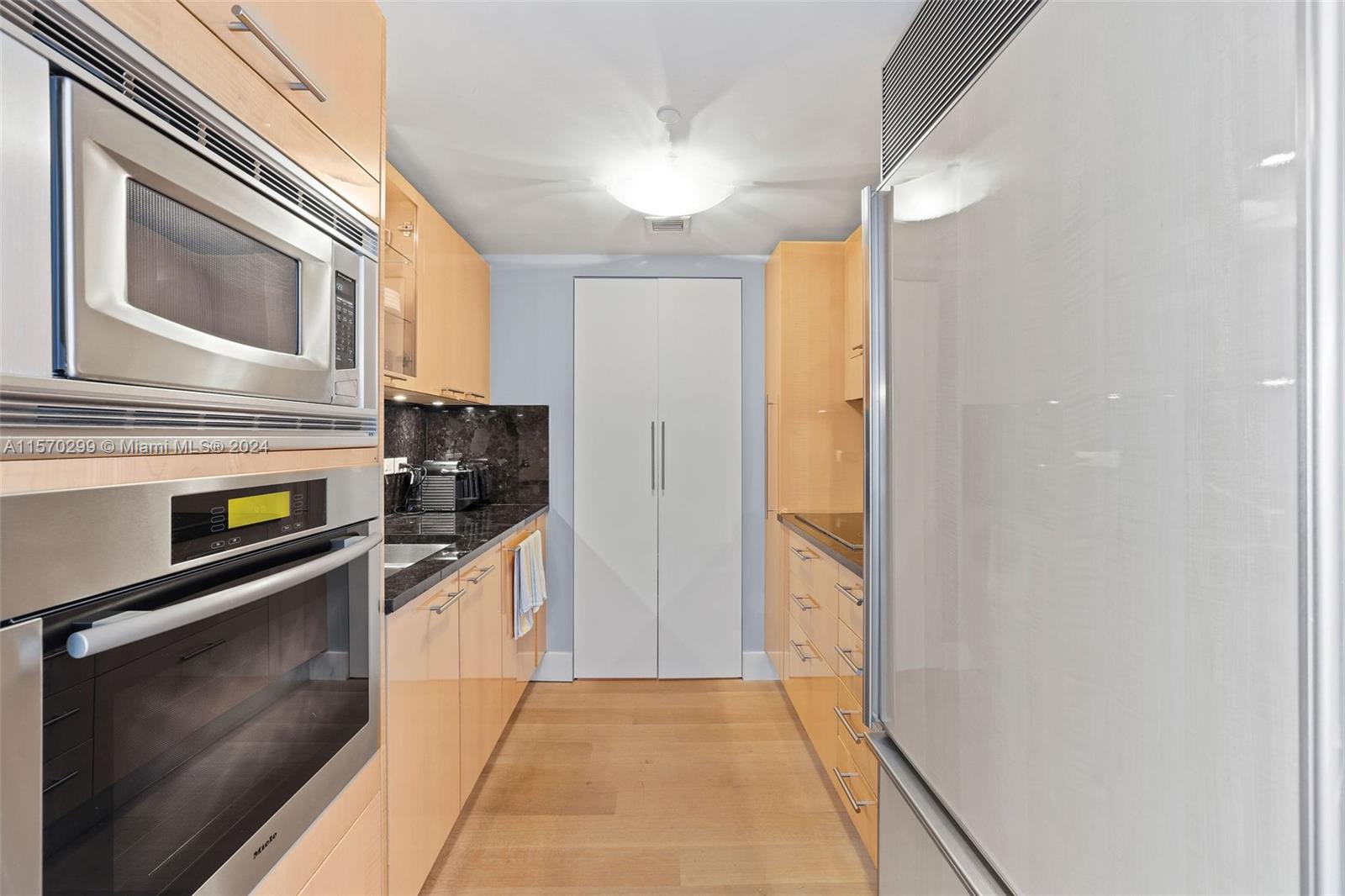 6801 Collins Ave # 1210