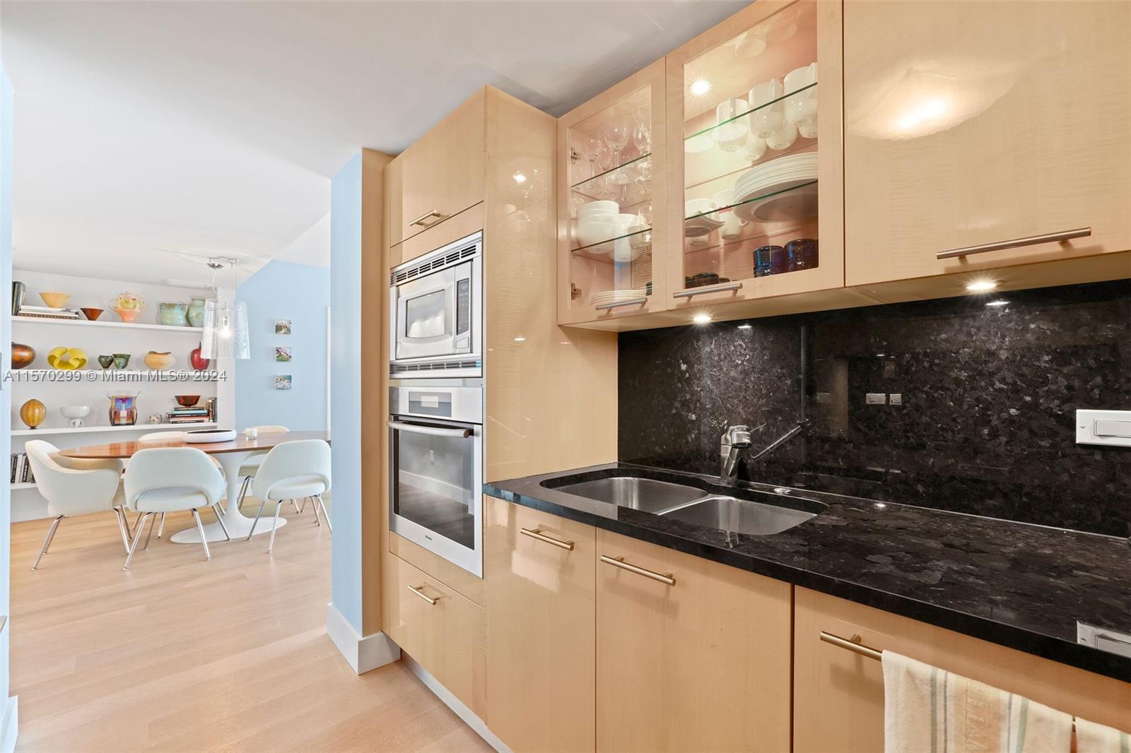 6801 Collins Ave # 1210