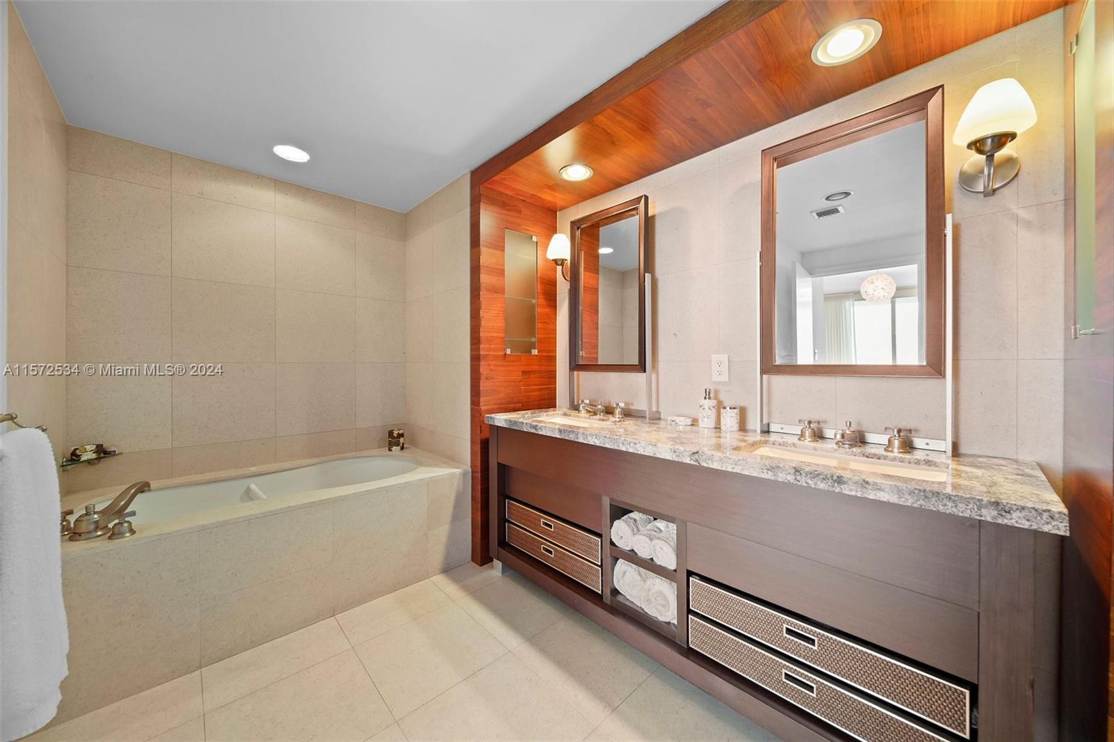 6799 Collins Ave Unit: PH04