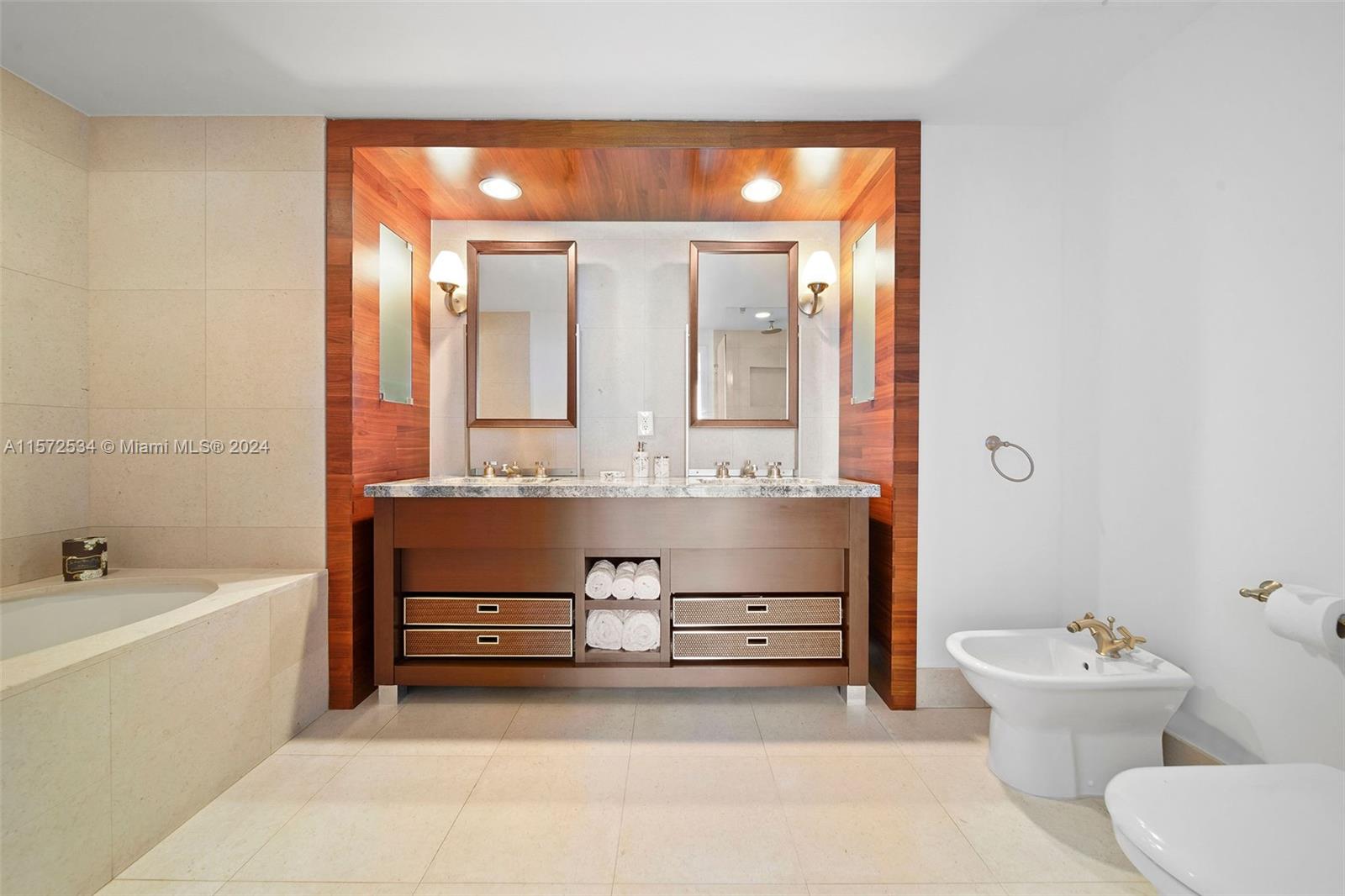 6799 Collins Ave Unit: PH04