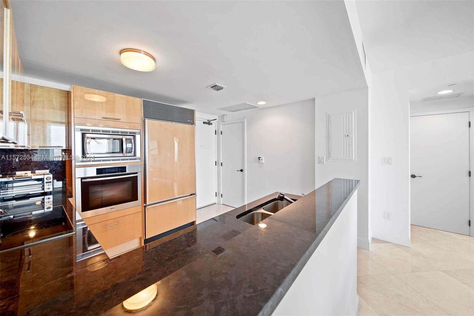 6799 Collins Ave Unit: PH04