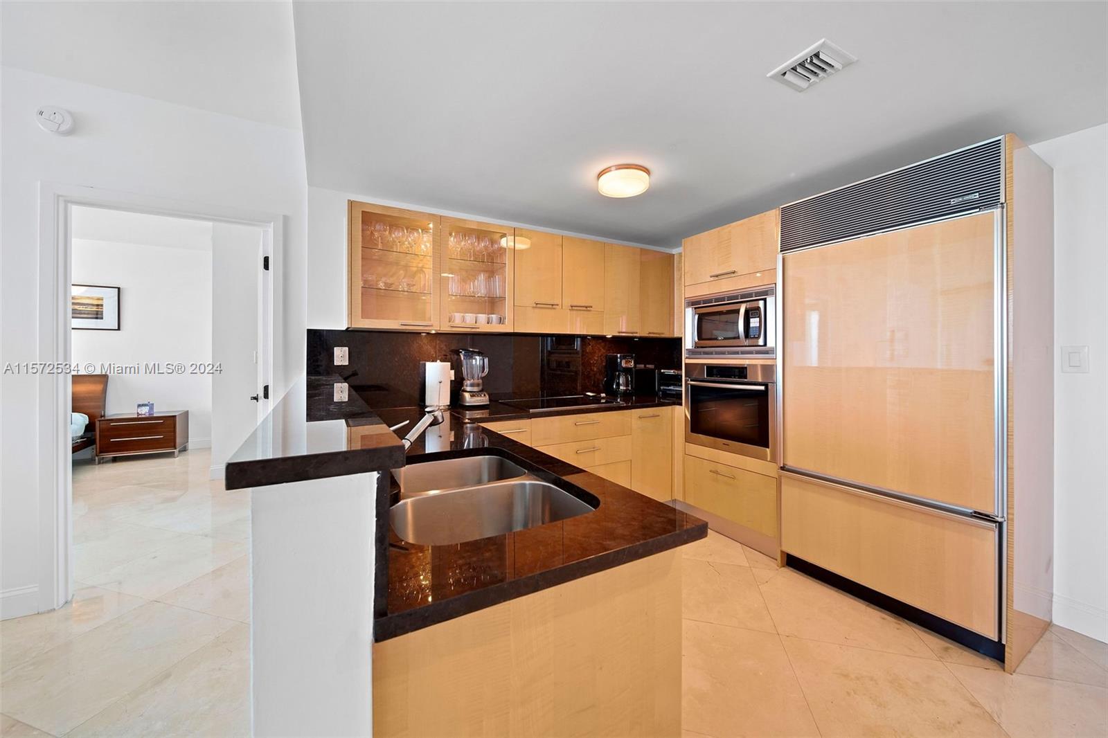 6799 Collins Ave Unit: PH04