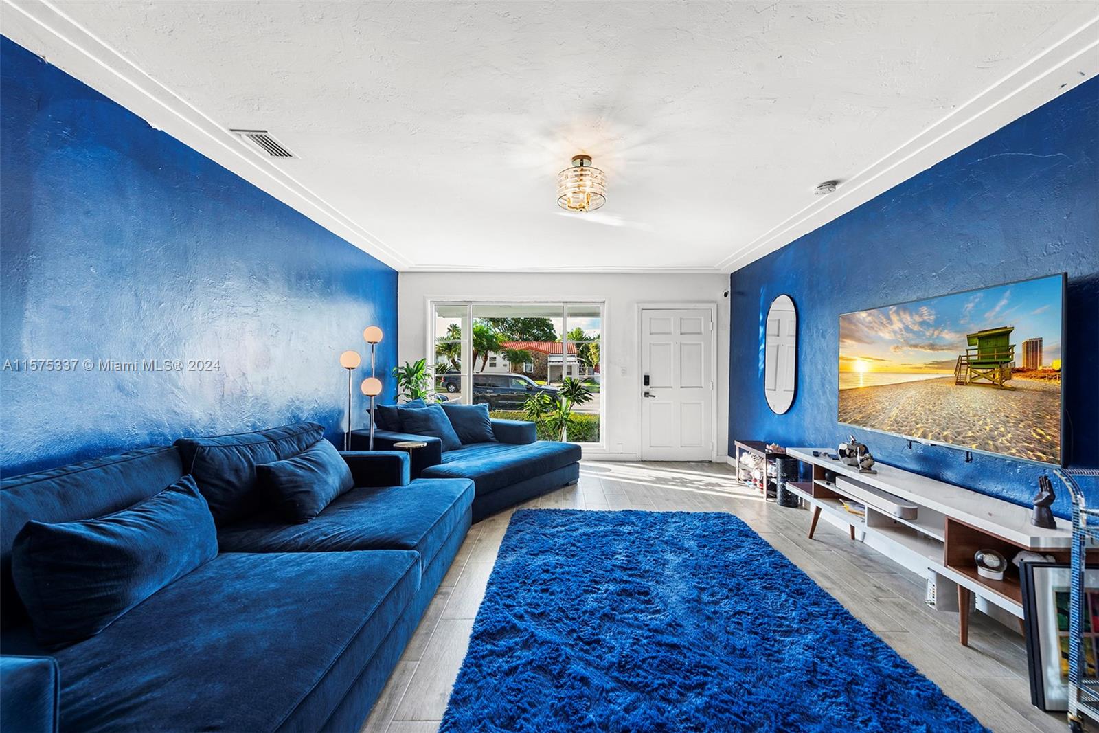 1545 Normandy Dr