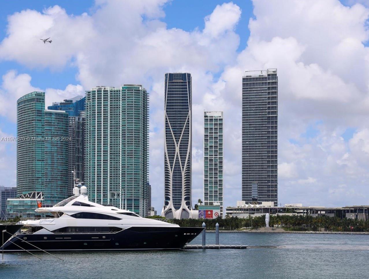 1000 Biscayne Blvd # 2801
