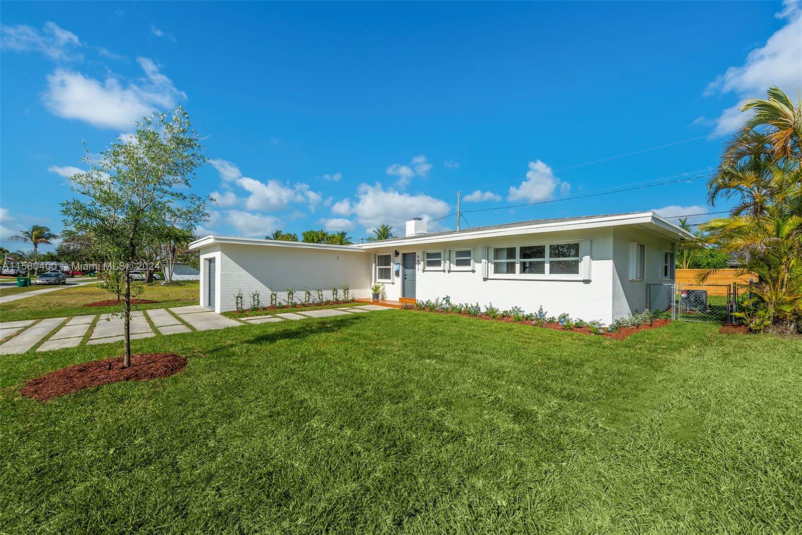 9411 Jamaica Dr