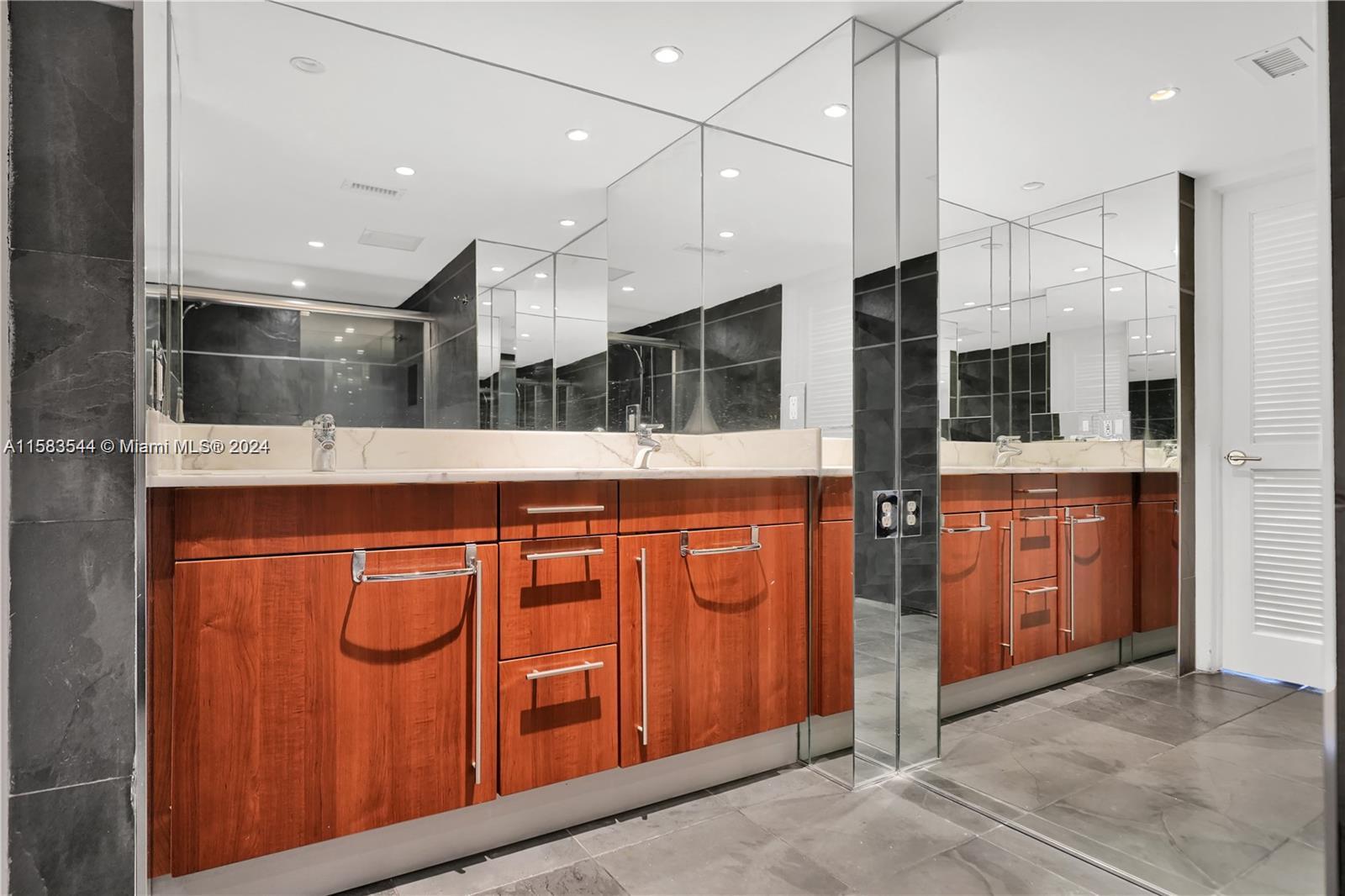 801 N Venetian # 802