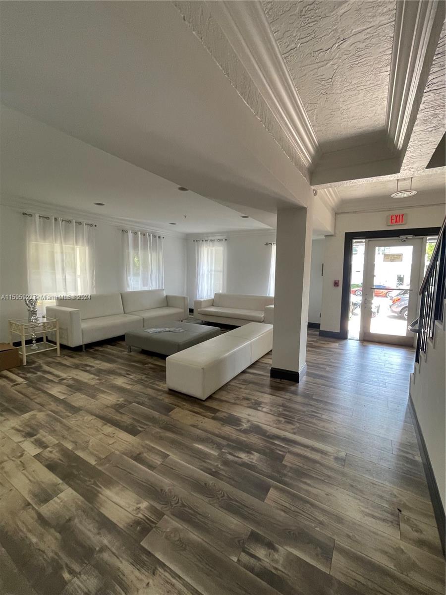 1521 Lenox Ave # 209