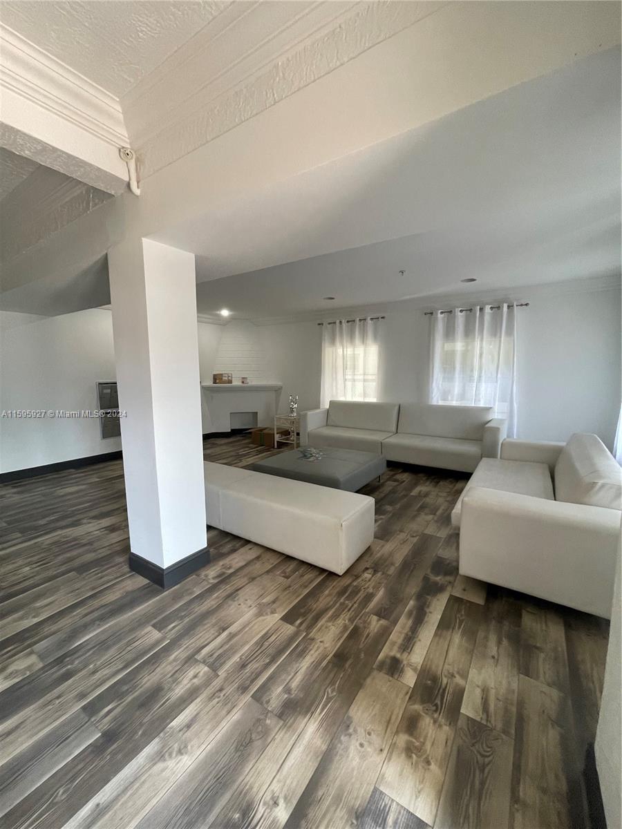 1521 Lenox Ave # 209