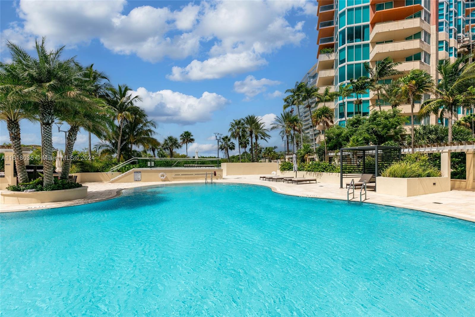 300 S Pointe Dr # 801