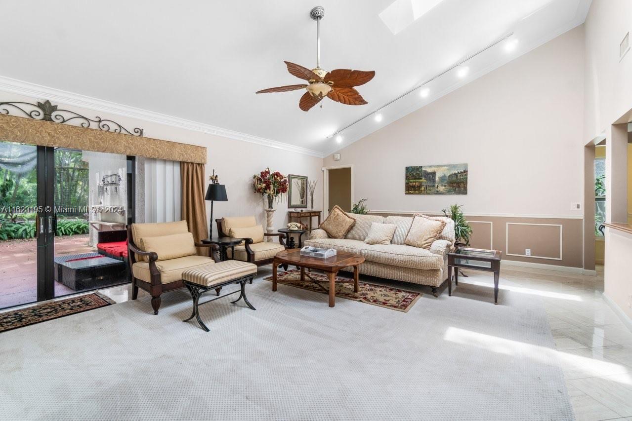 53 Edinburgh Dr