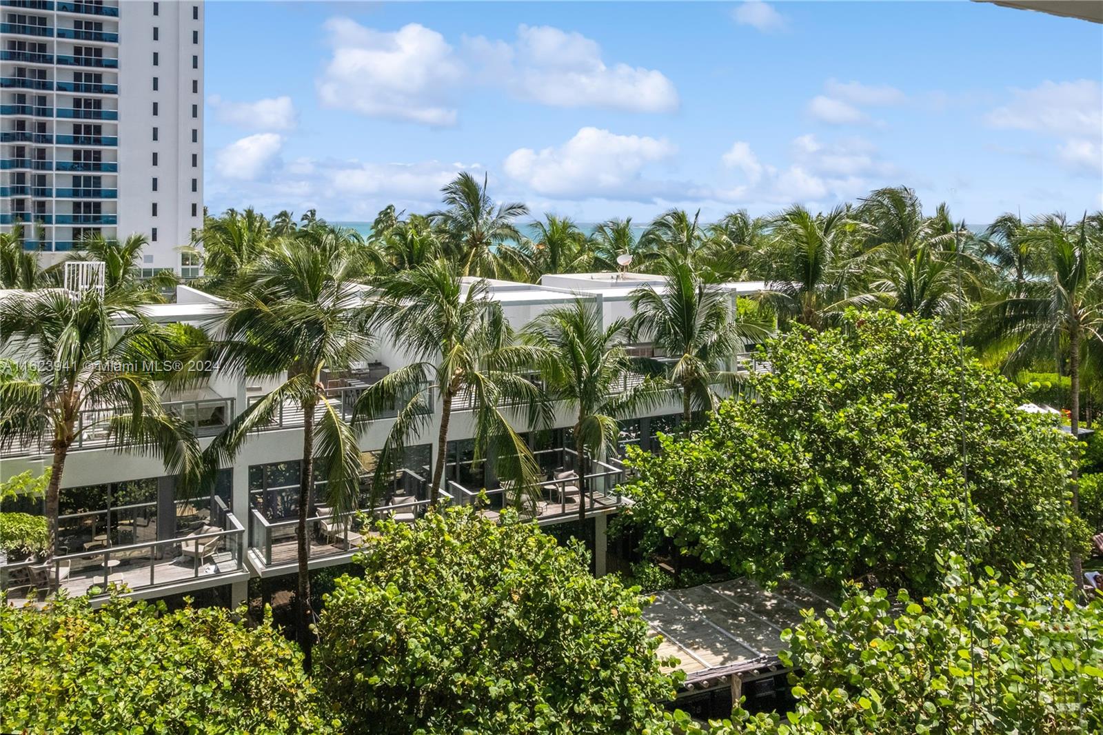 2201 Collins Ave # 327