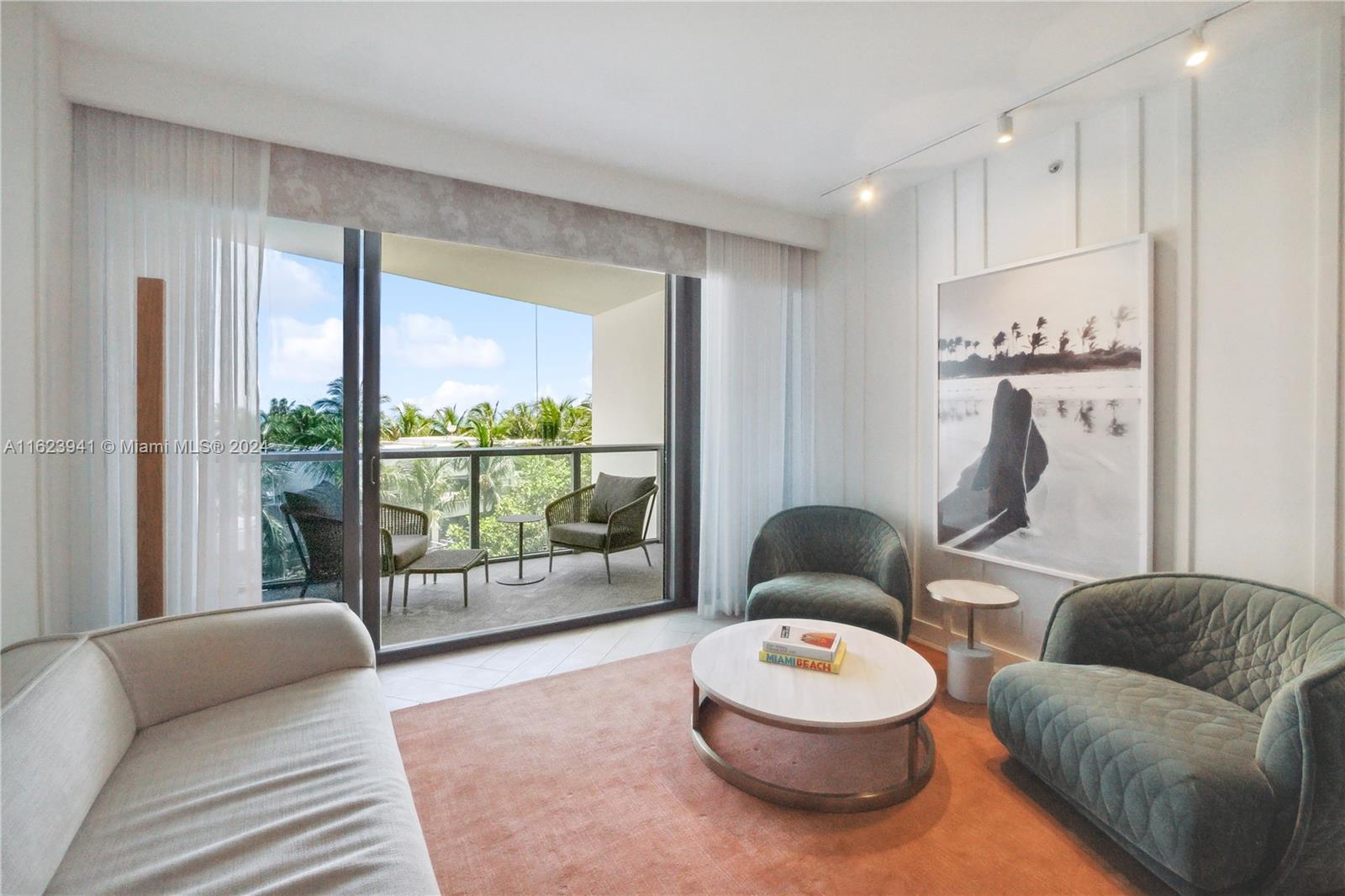 2201 Collins Ave # 327