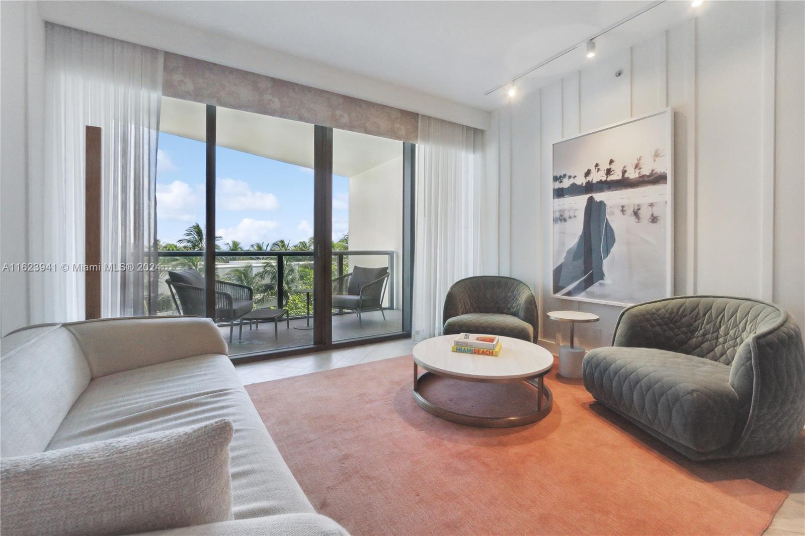 2201 Collins Ave # 327