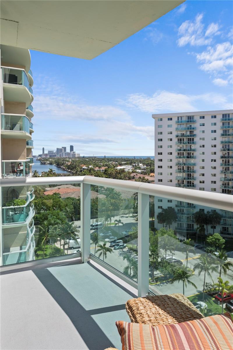 19390 Collins Ave # 1106