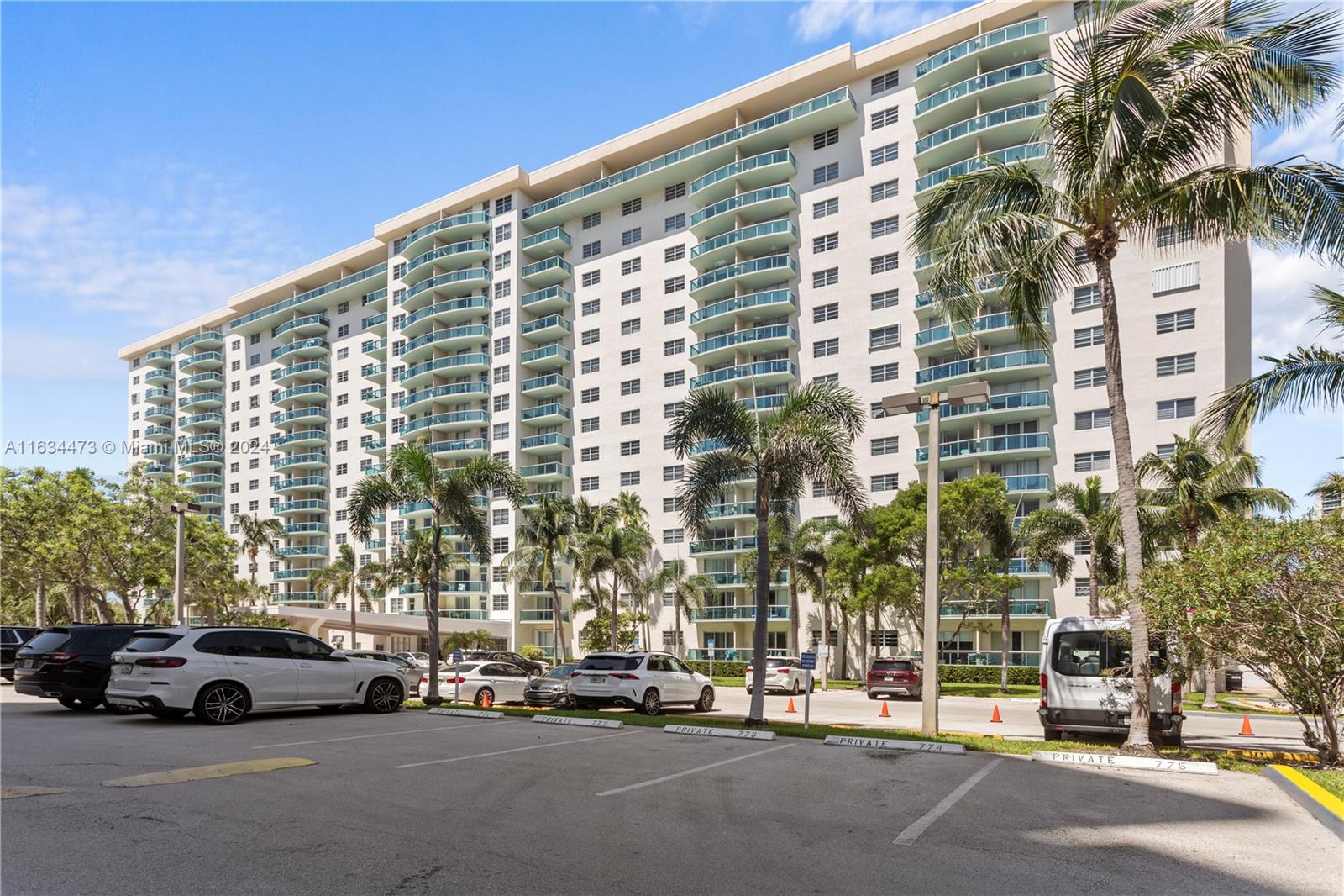 19390 Collins Ave # 1106