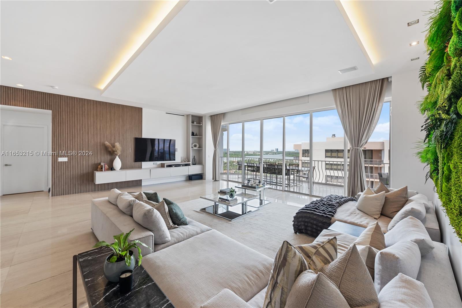 10155 Collins Ave Unit: PH8