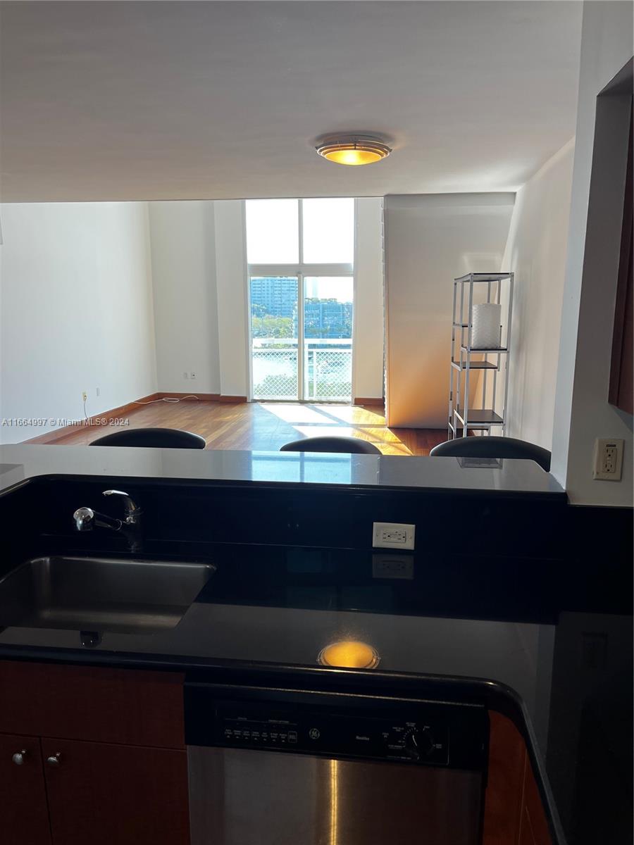 1701 Sunset Harbour Dr # L704