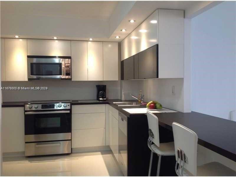 6450 Collins Ave # 1405