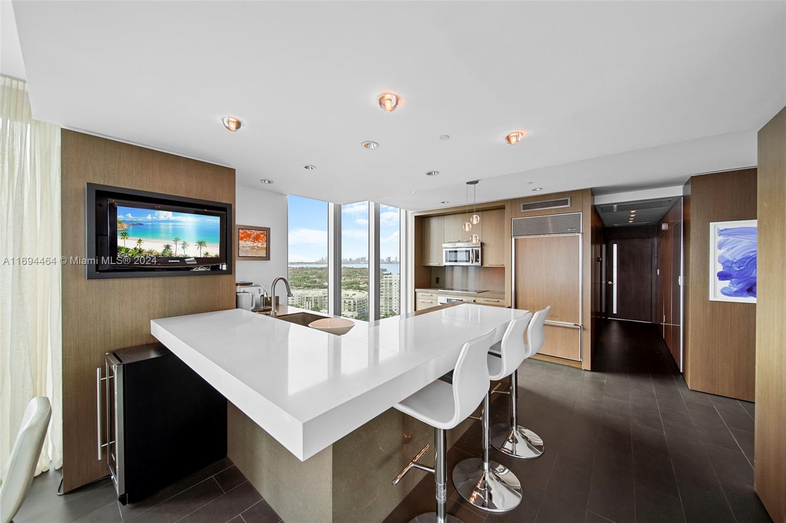 6799 Collins Ave Unit: LPH05