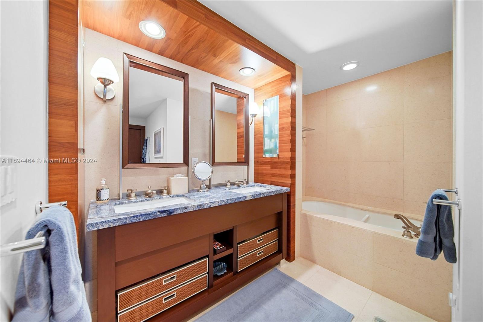 6799 Collins Ave Unit: LPH05