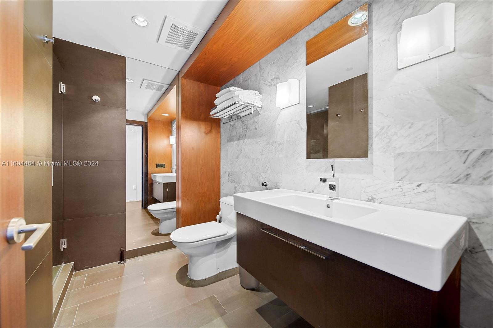6799 Collins Ave Unit: LPH05